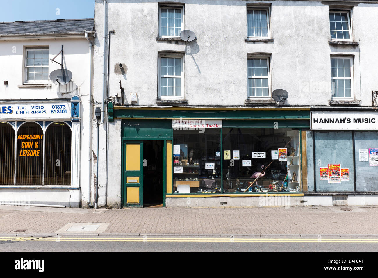 Alten Ladenfronten in den Markt der Stadt Abergavenny, Wales. Stockfoto