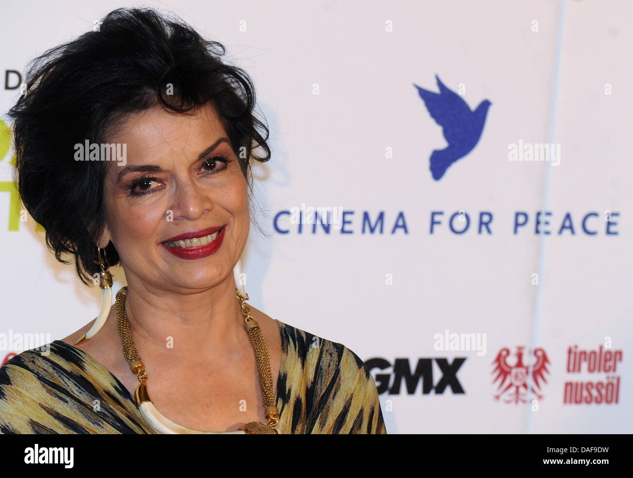 Bianca Jagger, Rat von Europa Goodwill-Botschafter, während das Charity-Event Cinema for Peace im Rahmen der 61. Berlinale in Berlin, Deutschland, 14. Februar 2011. Cinema for Peace seit eine weltweite Initiative 2002 Förderung der Menschheit durch den Film während einladenden Mitglieder der internationalen Film-Gemeinschaft, die jährlichen Cinema for Peace Award-Gala-Night Duri zu besuchen Stockfoto