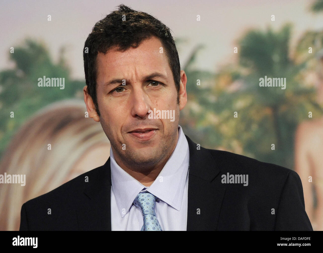 US-Schauspieler Adam Sandler kommt für die Deutschland-Premiere des Films "Just Go With It" in Berlin, Deutschland, 24. Februar 2011. Der Film beginnt am 24. Februar 2011 in deutschen Kinos. Foto: Britta Pedersen Stockfoto