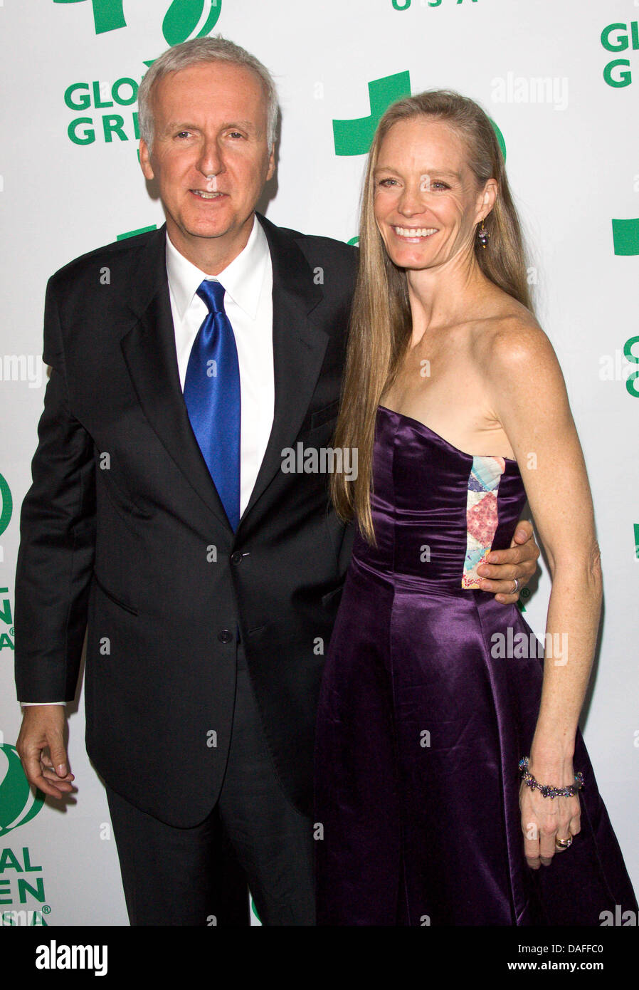 Regisseur James Cameron und Frau Suzy Amis kommen bei Global Green USA 8. jährlichen Pre-Academy Awards Party "Grünere Städte für A Kühler Planet" im Avalon Hollywood in Los Angeles, USA, 23. Februar 2011. Foto: Hubert Boesl Stockfoto