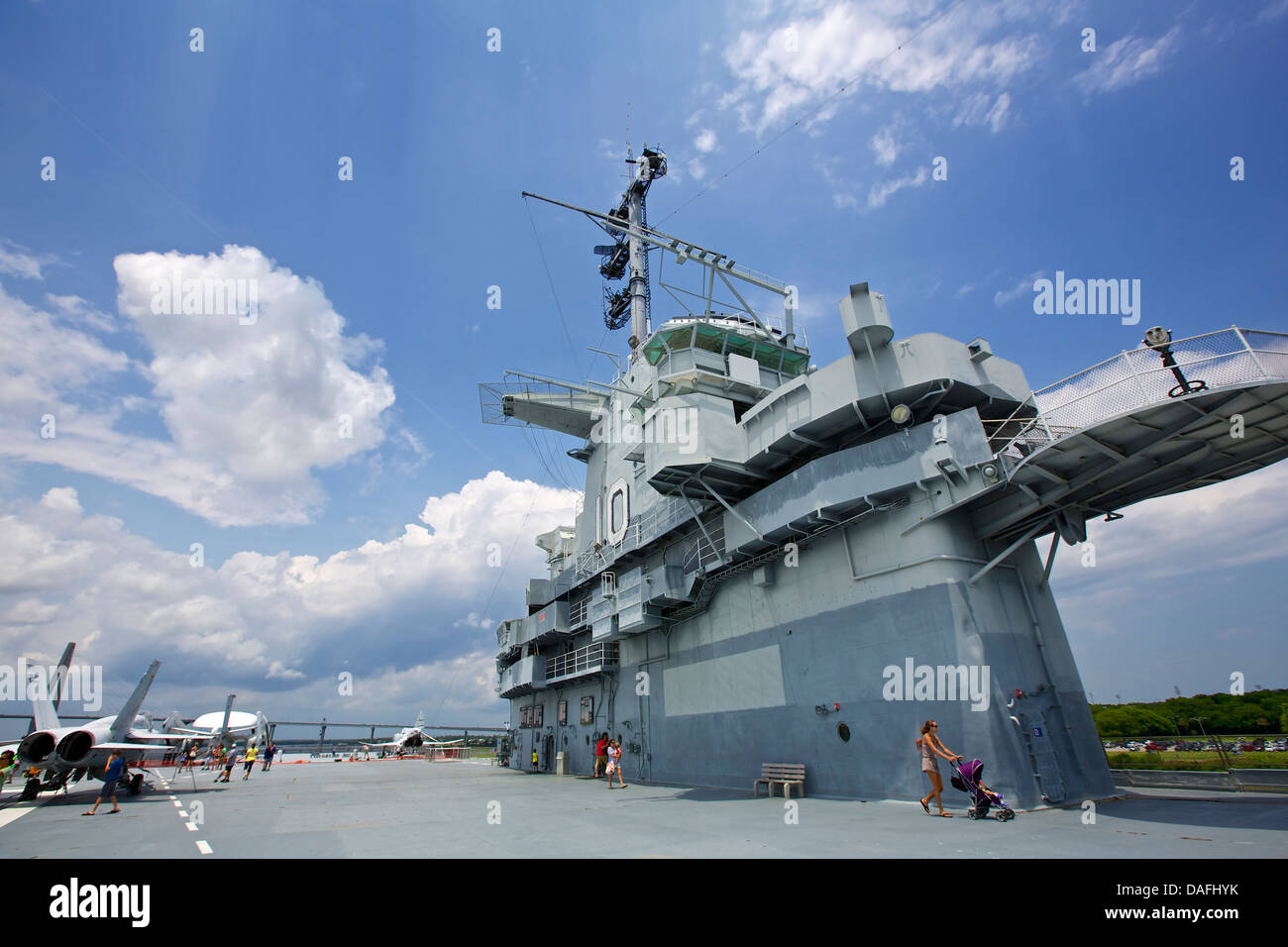 Turm des Flugzeugträgers USS Yorktown angedockt Patriot es Point in Mount Pleasant, South Carolina Stockfoto