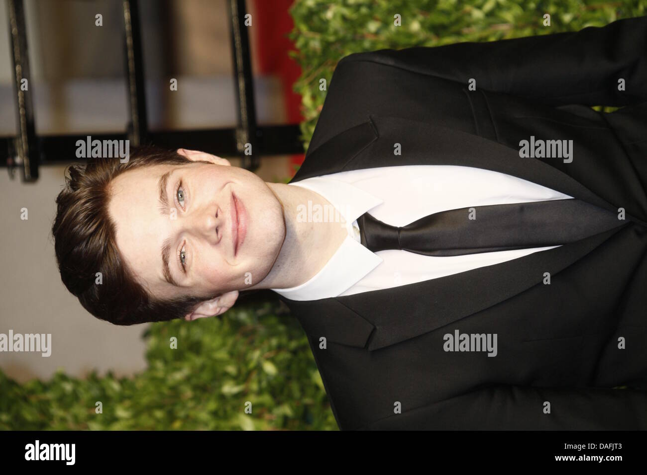 US-Schauspieler Chris Colfer kommt bei der Vanity Fair Oscar Party im Sunset Tower in West Hollywood, Los Angeles, USA, am 27. Februar 2011. Foto: Hubert Boesl Stockfoto