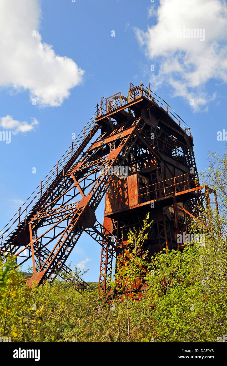 alten Minenschacht Hebezeuge Rost entfernt, Vereinigtes Königreich, Wales, Rhondda Tal Stockfoto