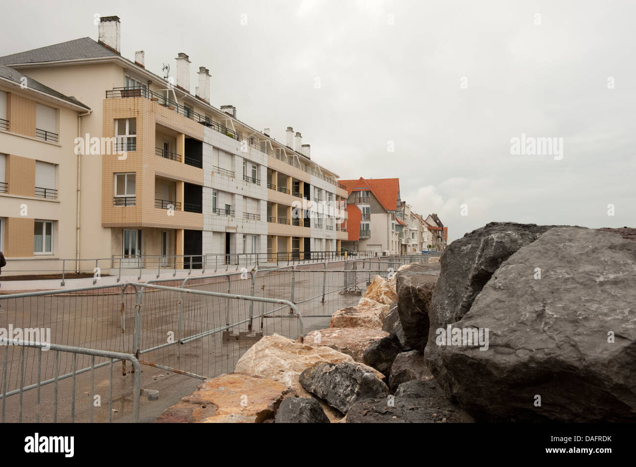 Meer-Verteidigung rockt Felsbrocken Wissant Frankreich Stockfoto