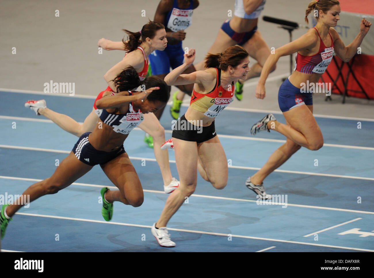 Deutscher Leichtathlet Carolin Nytra C Ist An Der Ziellinie Die 