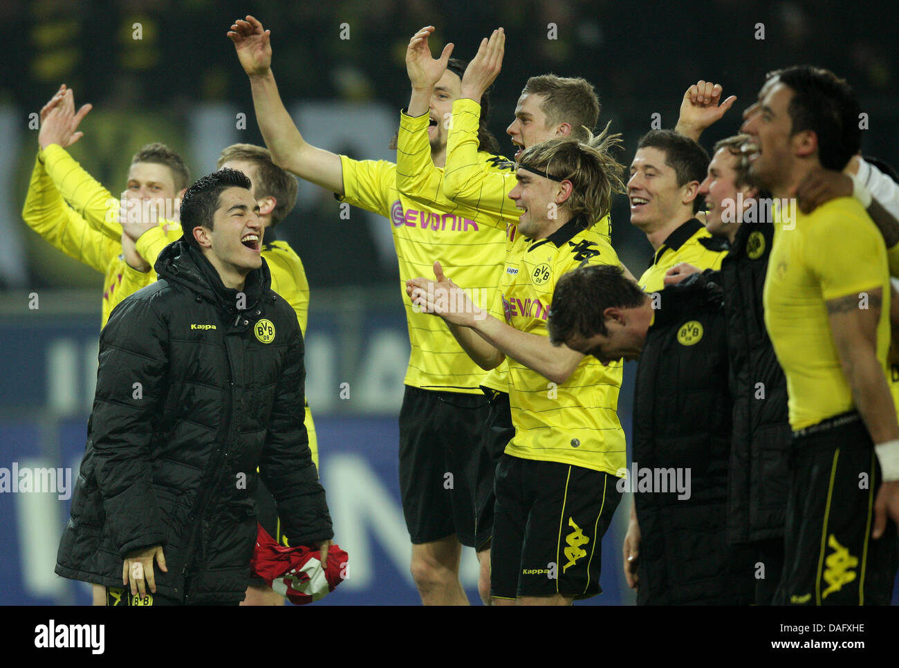 Die Dortmunder Spieler feiern ihren Sieg nach die Bundesliga-Spiel Borussia Dortmund gegen 1. FC Köln am Signal Iduna Park in Dortmund, Deutschland, 4. März 2011. Dortmund gewann 1: 0. Foto: Rolf Vennenbernd Stockfoto