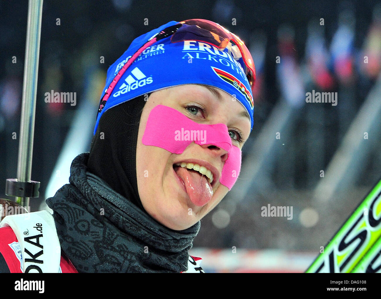 Magdalena Neuner Deutschland reagiert nach der 15 km-Einzel bei den Biathlon-Weltmeisterschaften in Chanty-Mansijsk, Russland, 9. März 2011. Foto: Martin Schutt Stockfoto