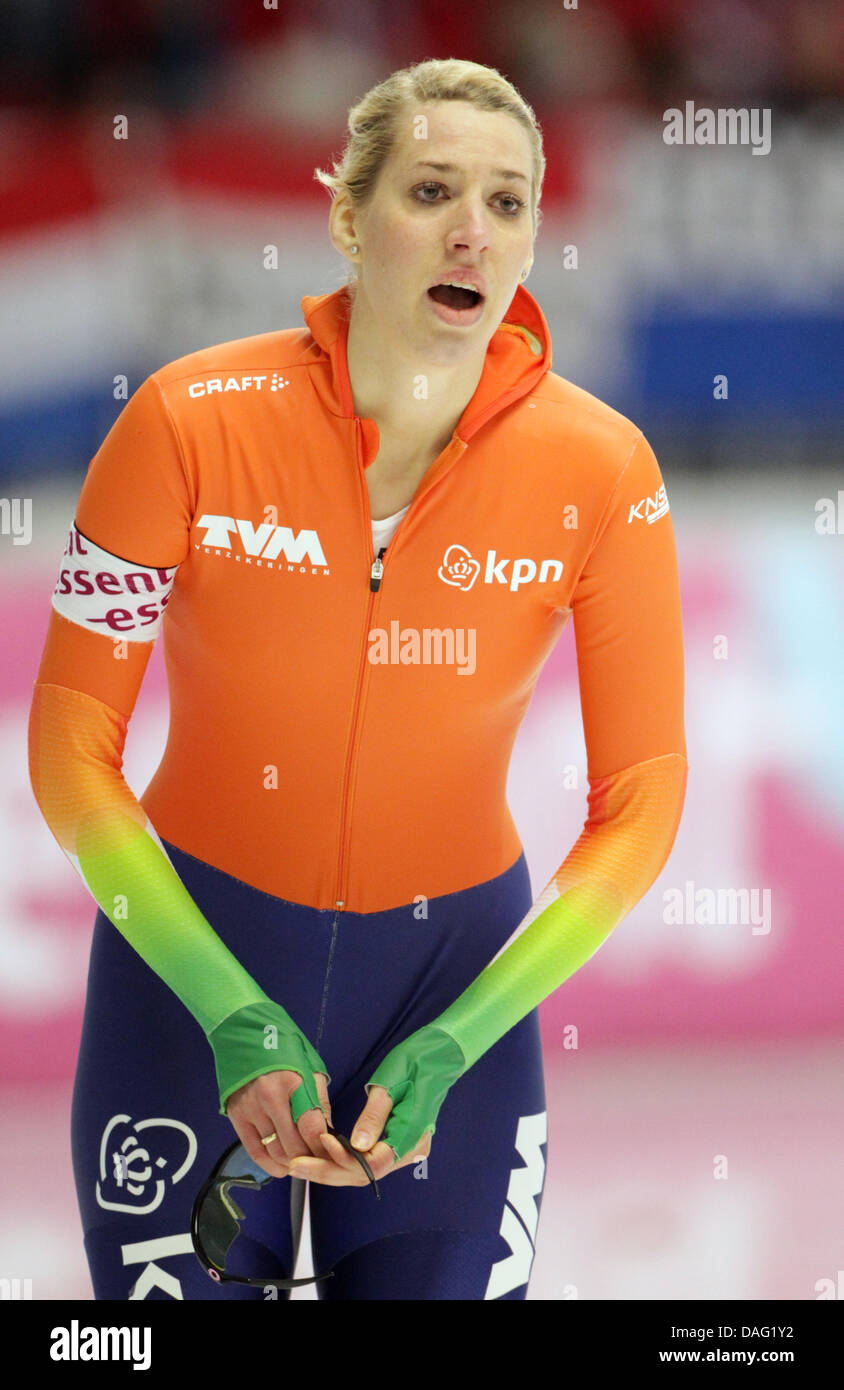 Das Bild zeigt die niederländische Welt Skater ioni Voorhuis nach dem Wettkampf in der 1500m Frauen-Rennen bei der Eisschnelllauf-Weltmeisterschaft in der Max Aicher Arena in Inzell, Bayern, Deutschland am 11. März 2011. FOTO: FRISO GENTSCH Stockfoto