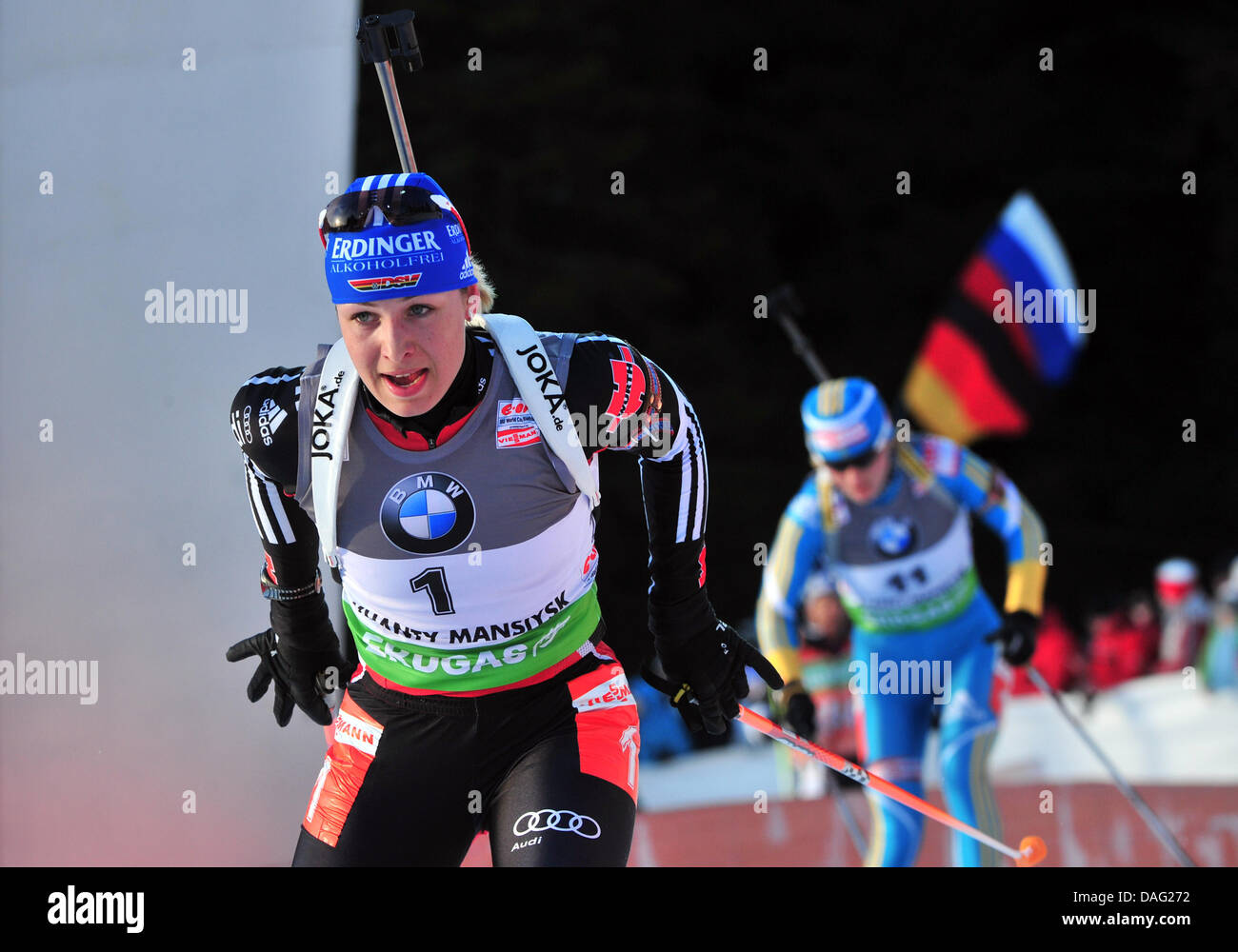 Magdalena Neuner in Deutschland konkurriert, während die Frauen 12,5 km Massenstart bei den Biathlon-Weltmeisterschaften in A.V. Philipenko Winter Sports Centre in Chanty-Mansijsk, Russland, 12. März 2011. Foto: Martin Schutt Stockfoto