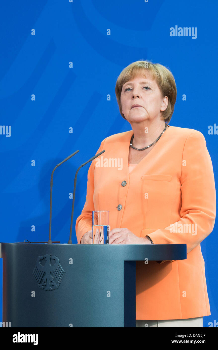 Berlin, Deutschland. 12. Juli 2013. Bundeskanzlerin Angela Merkel trifft Premierminister der Republik Slowenien, Alenka Bratušek im Mittelpunkt der anschließenden Diskussion ist, bilaterale Beziehungen, europäische Themen und die Situation in Slowenien. Kredit: Kredit: Gonçalo Silva/Alamy Live-Nachrichten. Stockfoto