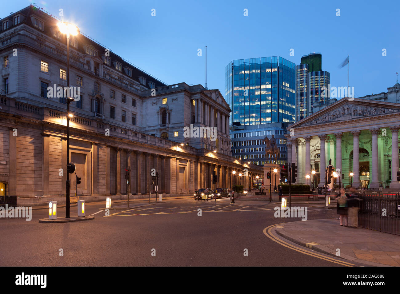 Die Bank of England, The Royal Exchange und Tower 42 in der Nacht, Bank Junction City of London, England Stockfoto