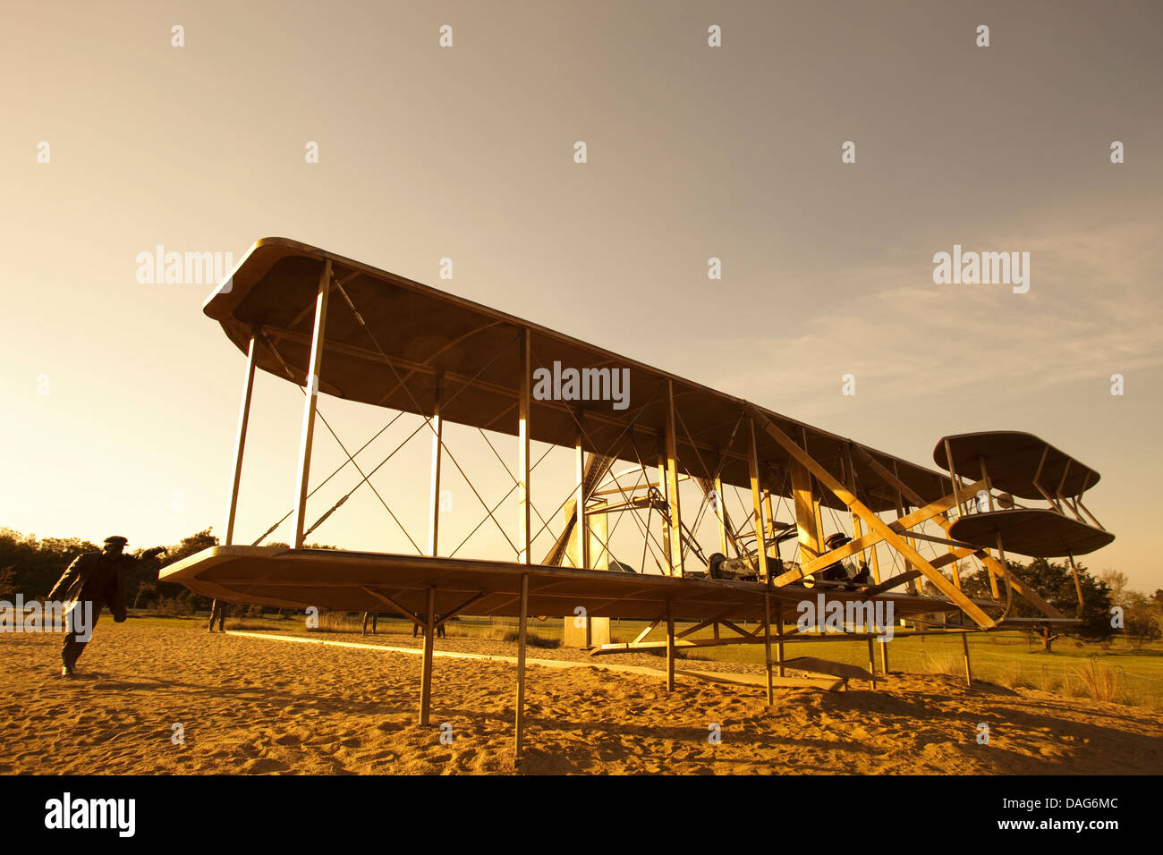 ERSTEN FLUG SKULPTUR (© STEVEN H SMITH 2003) WRIGHT BROTHERS NATIONAL MEMORIAL KITTY HAWK OUTER BANKS NORTH CAROLINA USA Stockfoto