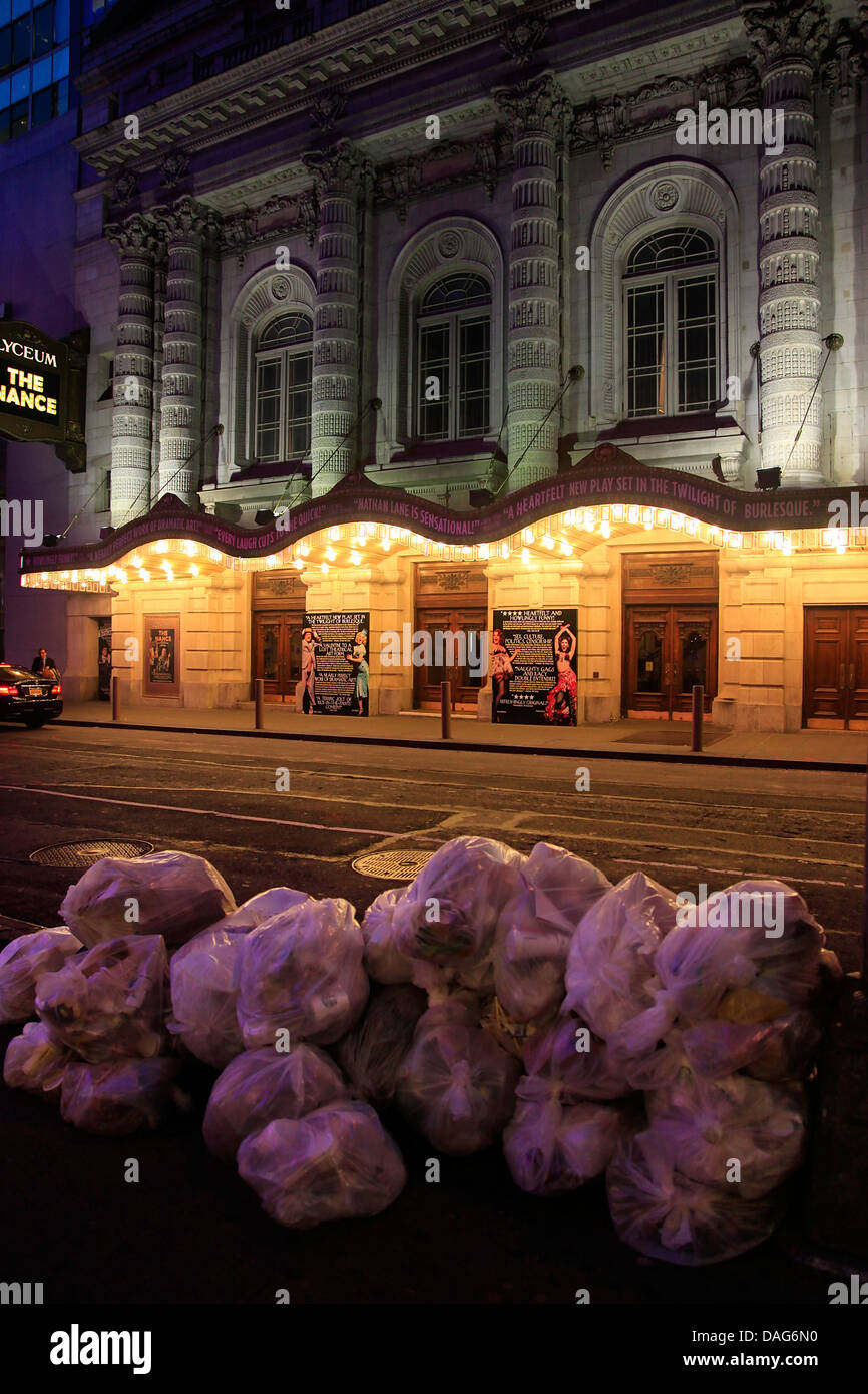 Times Square ist mit Broadway-Theater vorgestellt. Stockfoto