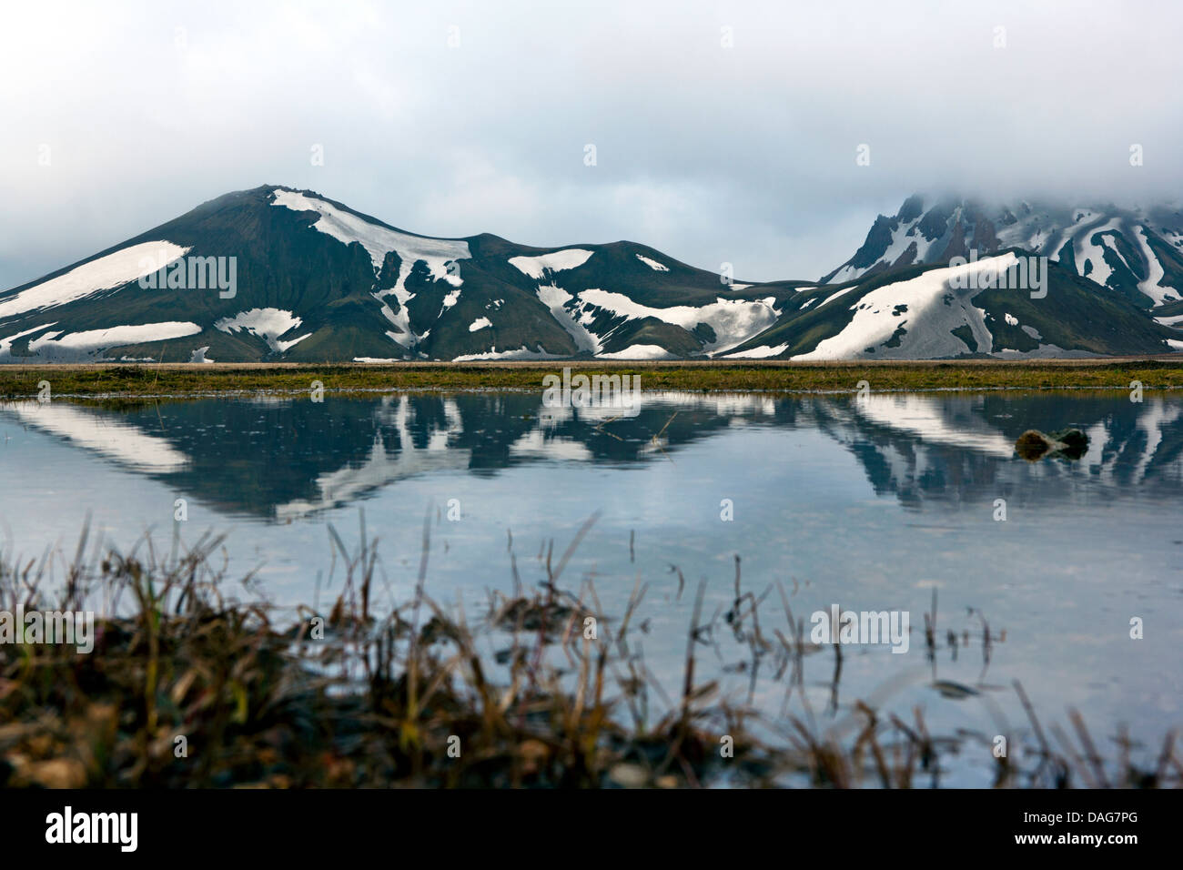 Schneebedeckte Berge in Landmannalaugar - Southern Island Stockfoto