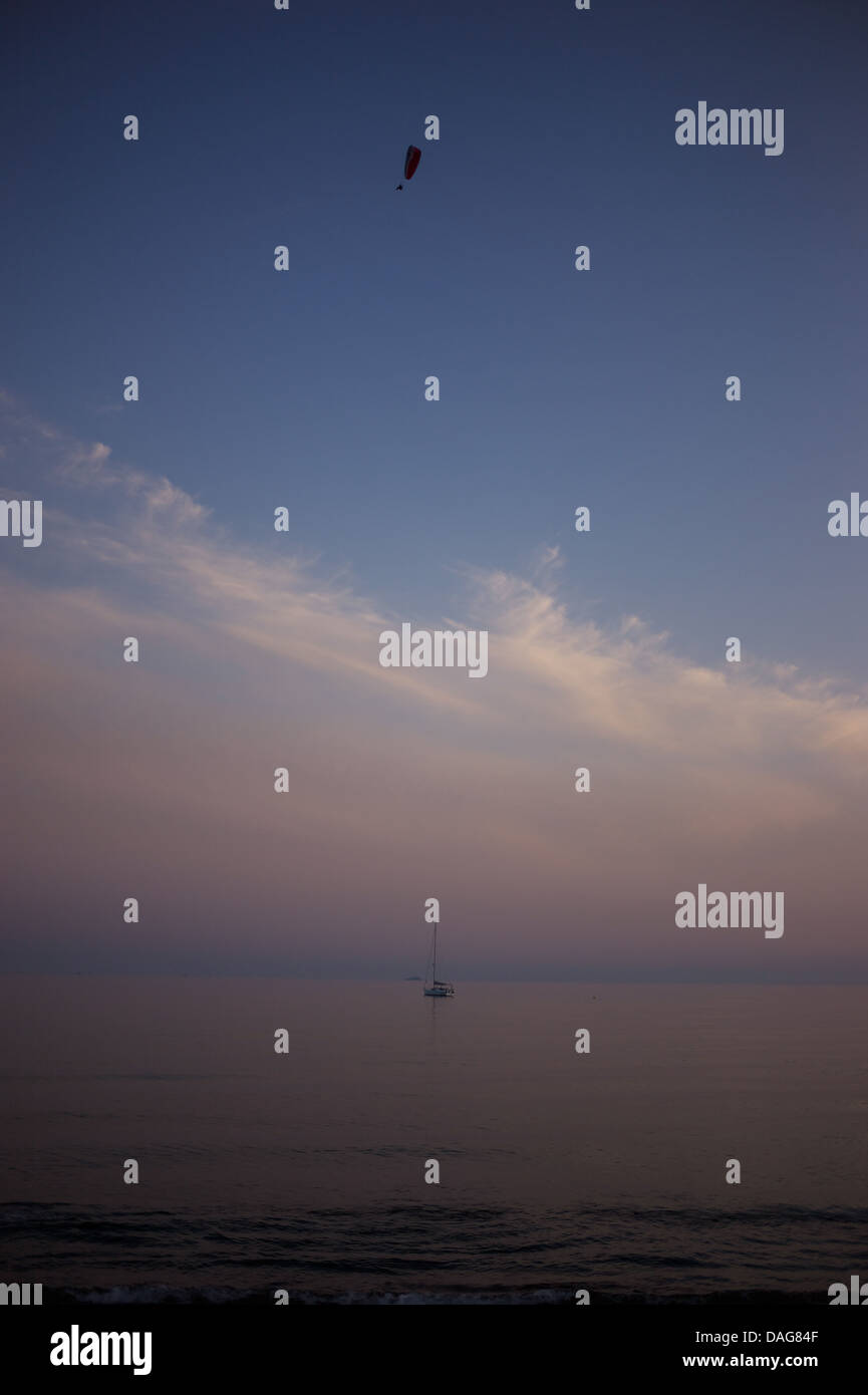 Boot, Sonnenuntergang, maritime, blau, Horizont, Horizontal, Segeln, Meer, Wasser, Spanien, Wolke, Himmel Stockfoto
