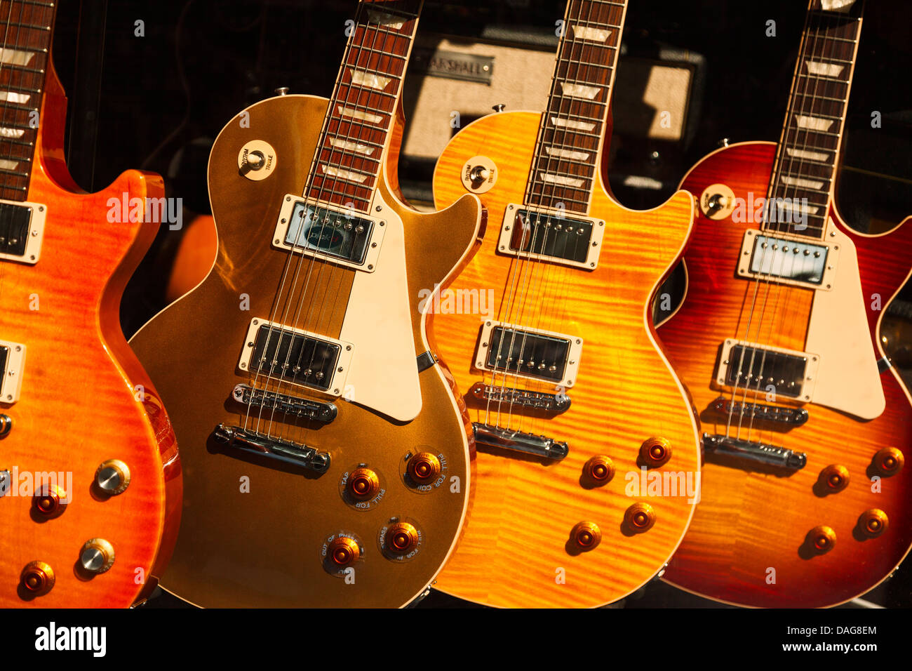 E-Gitarren auf dem display Stockfoto