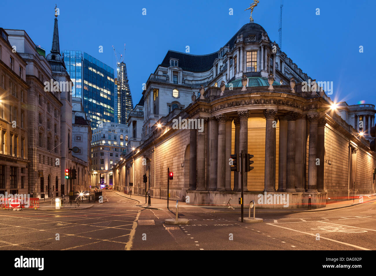 Die Bank of England, aus dem Augenwinkel Moorgate, Lothbury und des Prinzen Street, City of London, England Stockfoto