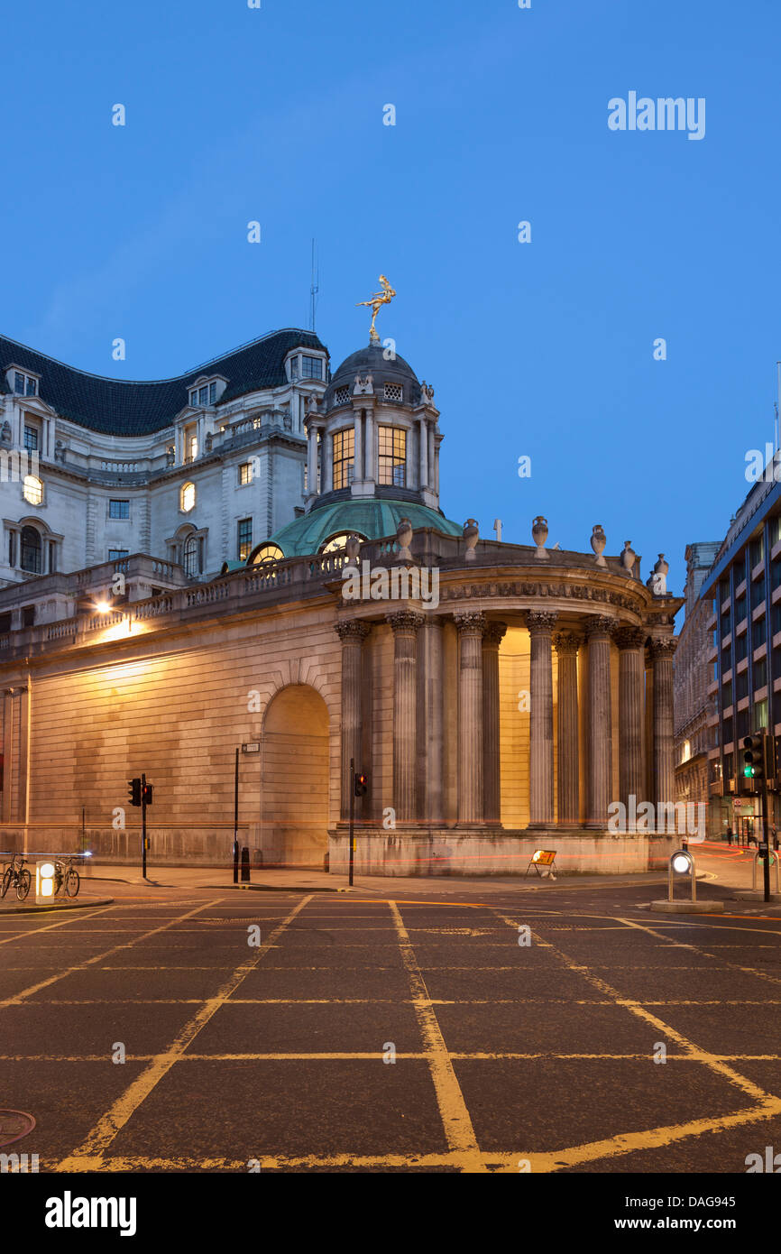 Die Bank of England, aus dem Augenwinkel Moorgate, Lothbury und des Prinzen Street, City of London, England Stockfoto