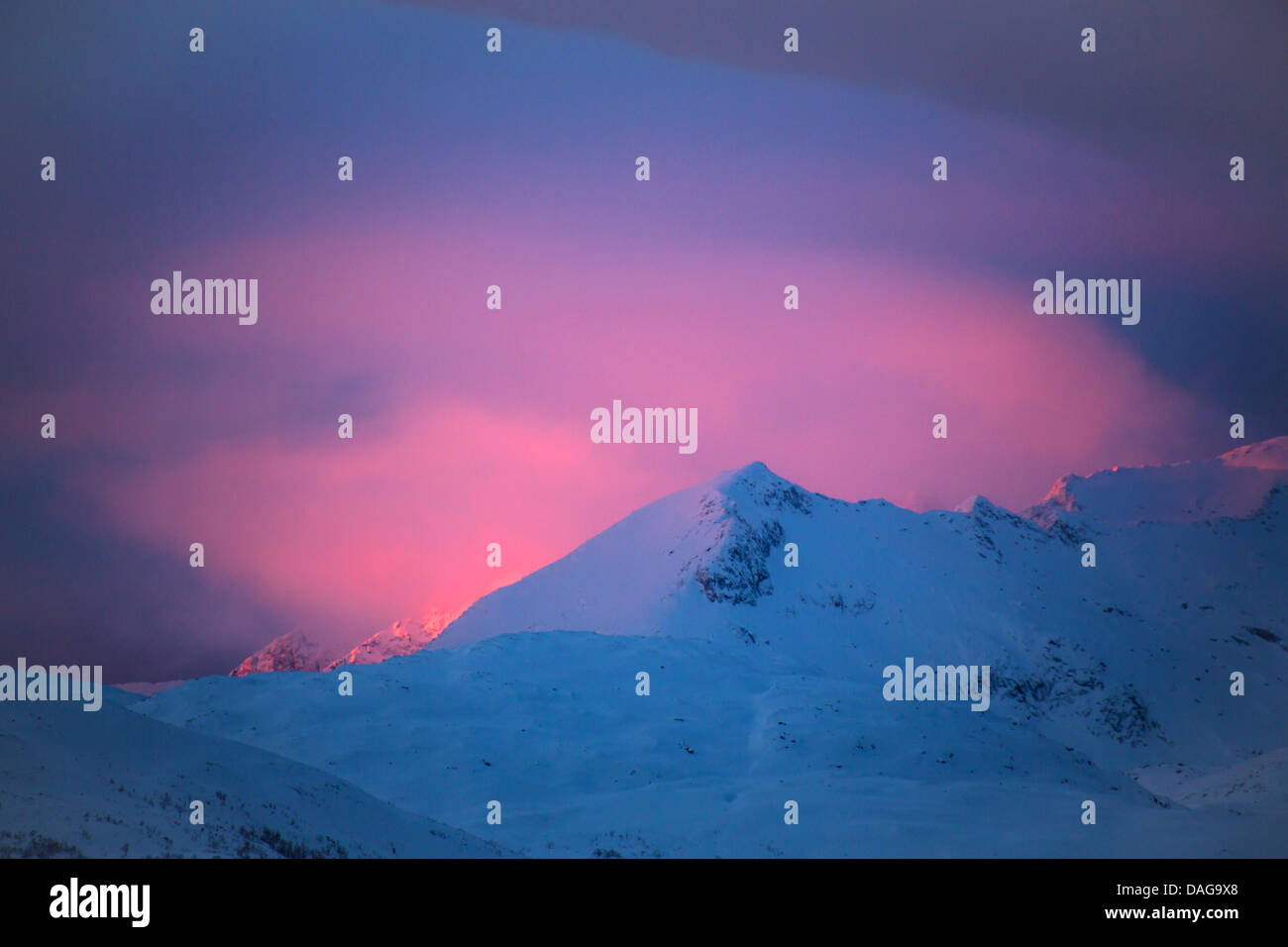 Polar Morgen am Berg Skittentinden, Norwegen, Troms, Tromsoe Stockfoto