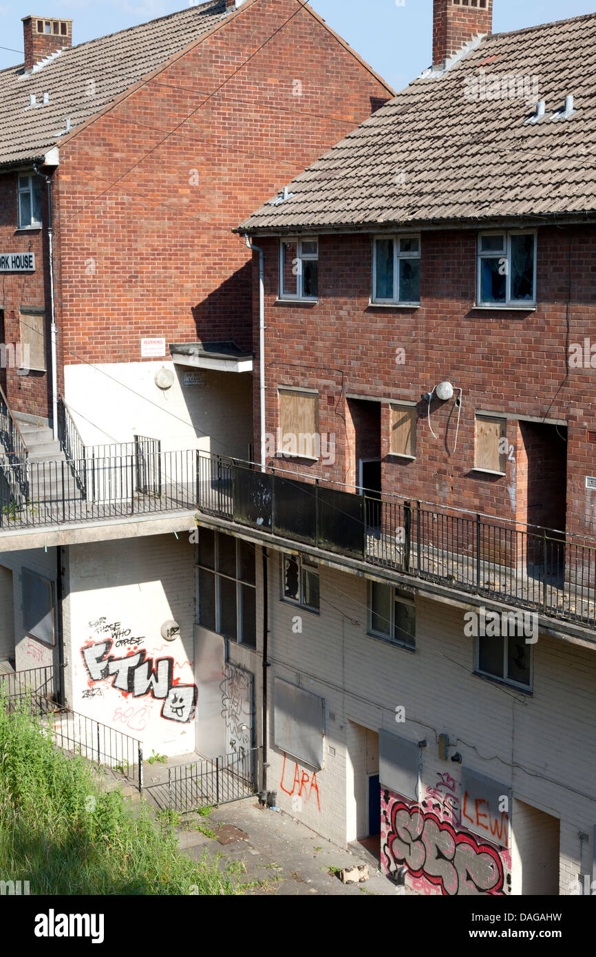 Heruntergekommenen Wohnblock, Sowerby Bridge, West Yorkshire Stockfoto