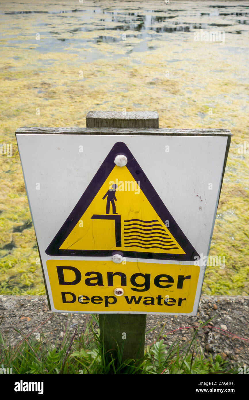 Tiefenwasser Gefahrenzeichen Stockfoto