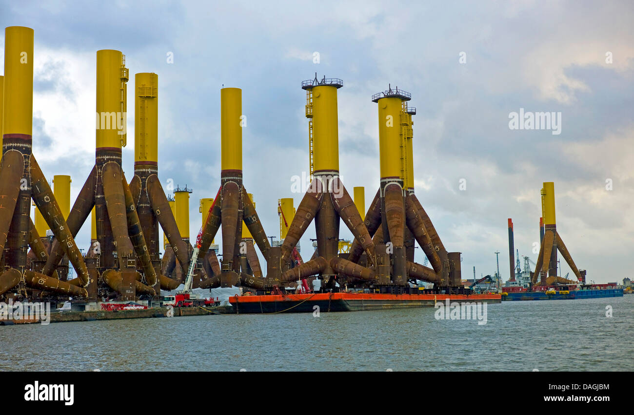 Stative von Windkraftanlagen auf Kaiserhafen Bootssteg, Deutschland, Bremerhaven Stockfoto