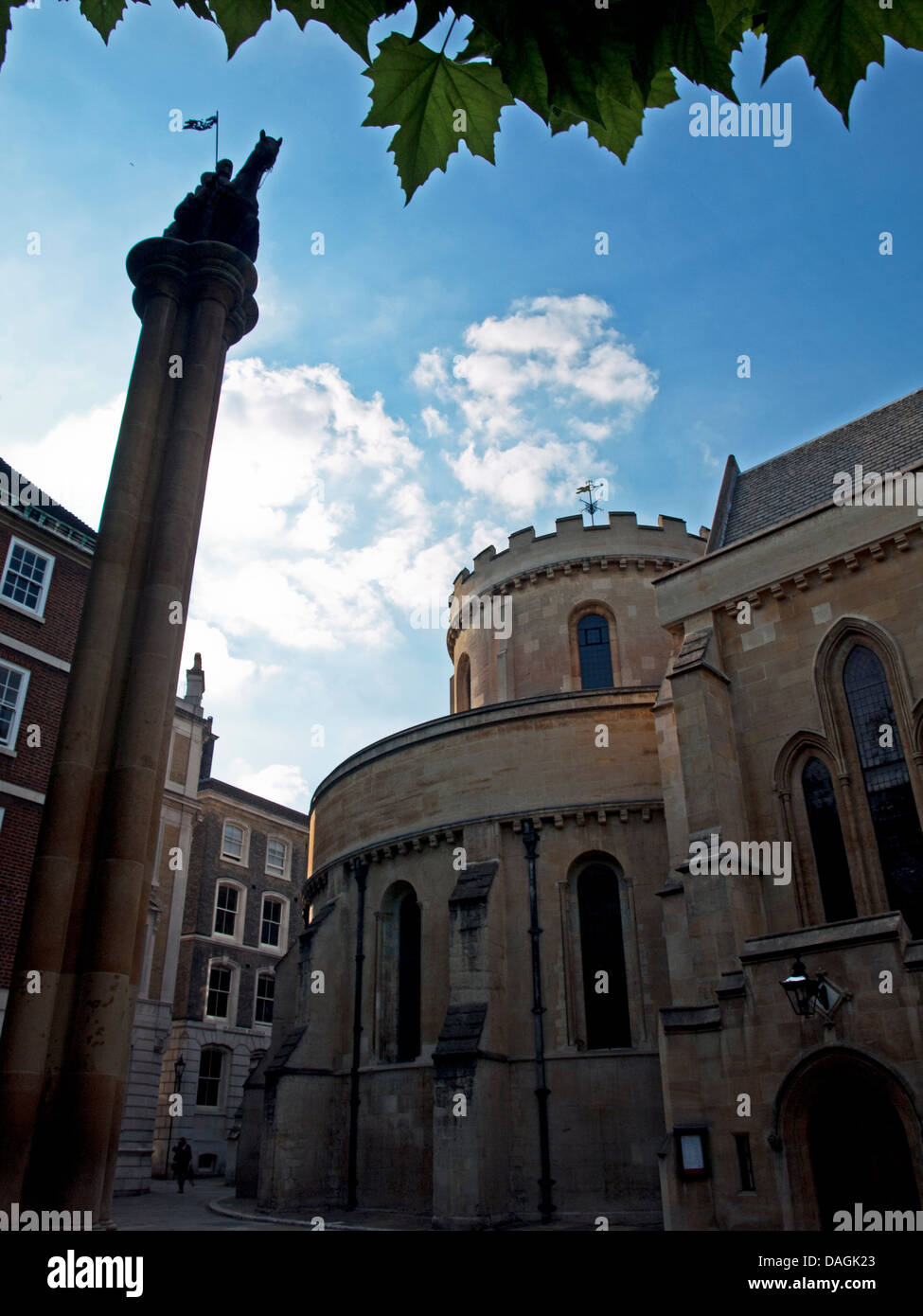 Ansicht der Temple Church, einer späten 12. Jahrhundert Kirche, gebaut für und von den Tempelrittern als ihre englischen Hauptquartier Stockfoto