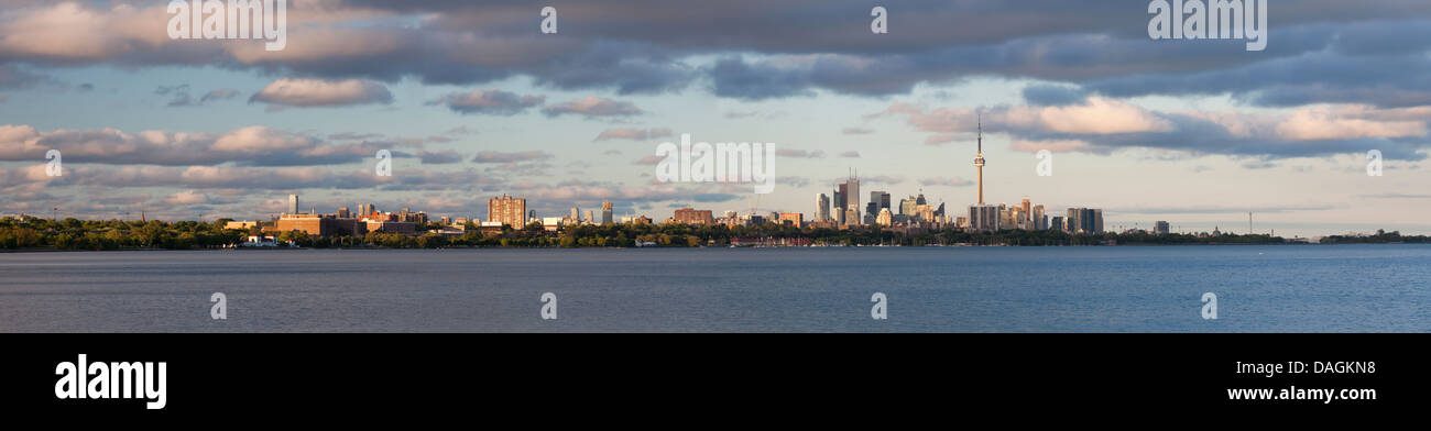 Toronto Skyline vom Humber Bay Park, Toronto, Ontario, Kanada. Stockfoto