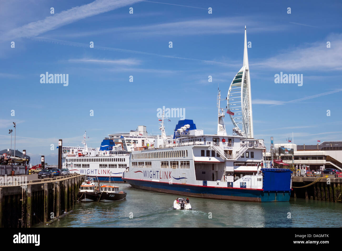 Wightlink Fähre Fähren Portsmouth Harbour Spinnaker Tower Stockfoto