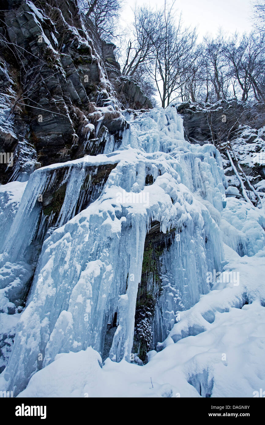 gefrorenen Wasserfall Plaesterlegge, Deutschland, Nordrhein-Westfalen, Sauerland, Bestwig Stockfoto