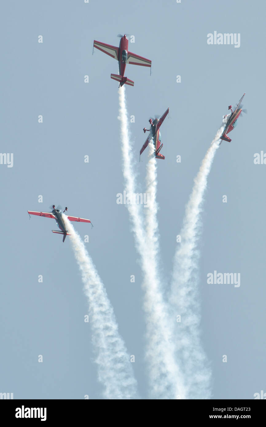 Die Royal Jordanian Falcons anzeigen Kunstflugstaffel führen eine vertikale Pause während ihrer aufregenden Display an Waddington Stockfoto