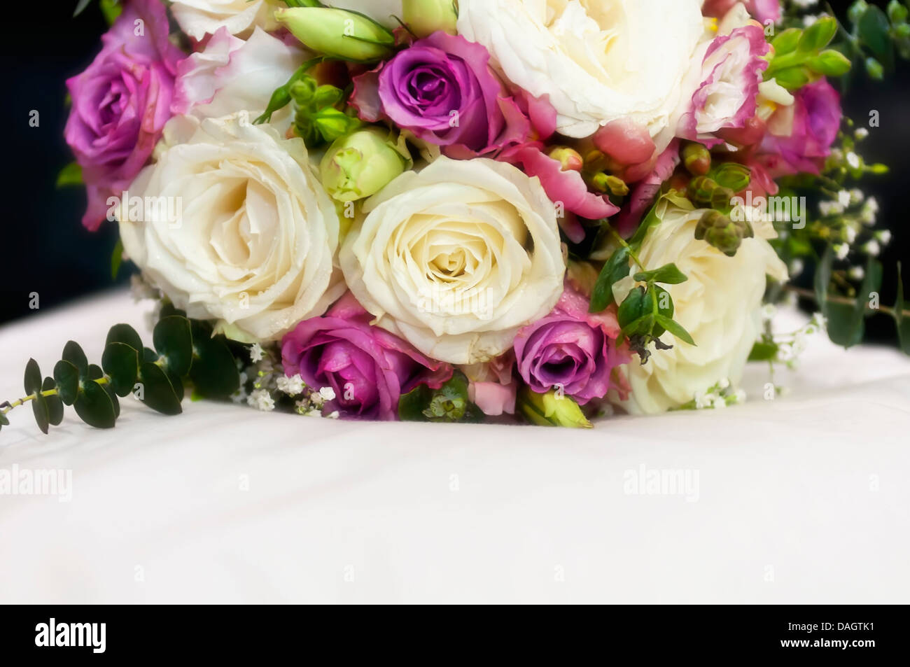Nahaufnahme der Hochzeit Bouquet von weißen und rosa Rosen gemacht Stockfoto