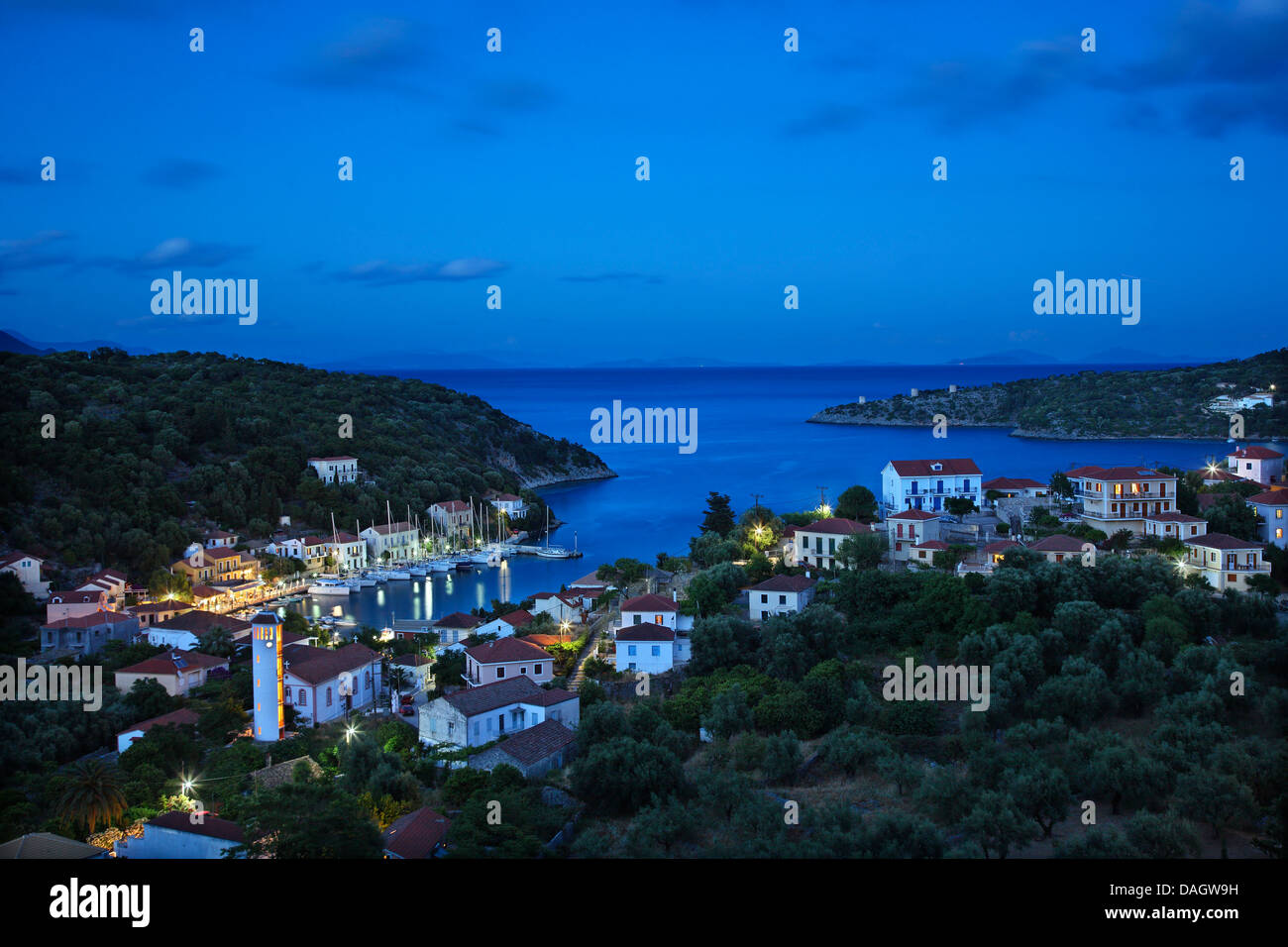 Kioni Dorf, die schönste Dorf von Ithaka (Ithaki) Insel, Griechenland, Ionisches Meer, Nordteil ("sieben Inseln"). Stockfoto