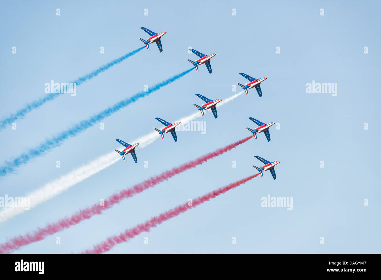 Das nationale Display-Team für die französische Luftwaffe, La Patrouille de France in ihrer Alpha Jet Es fliegen auf der Waddington Airshow Stockfoto