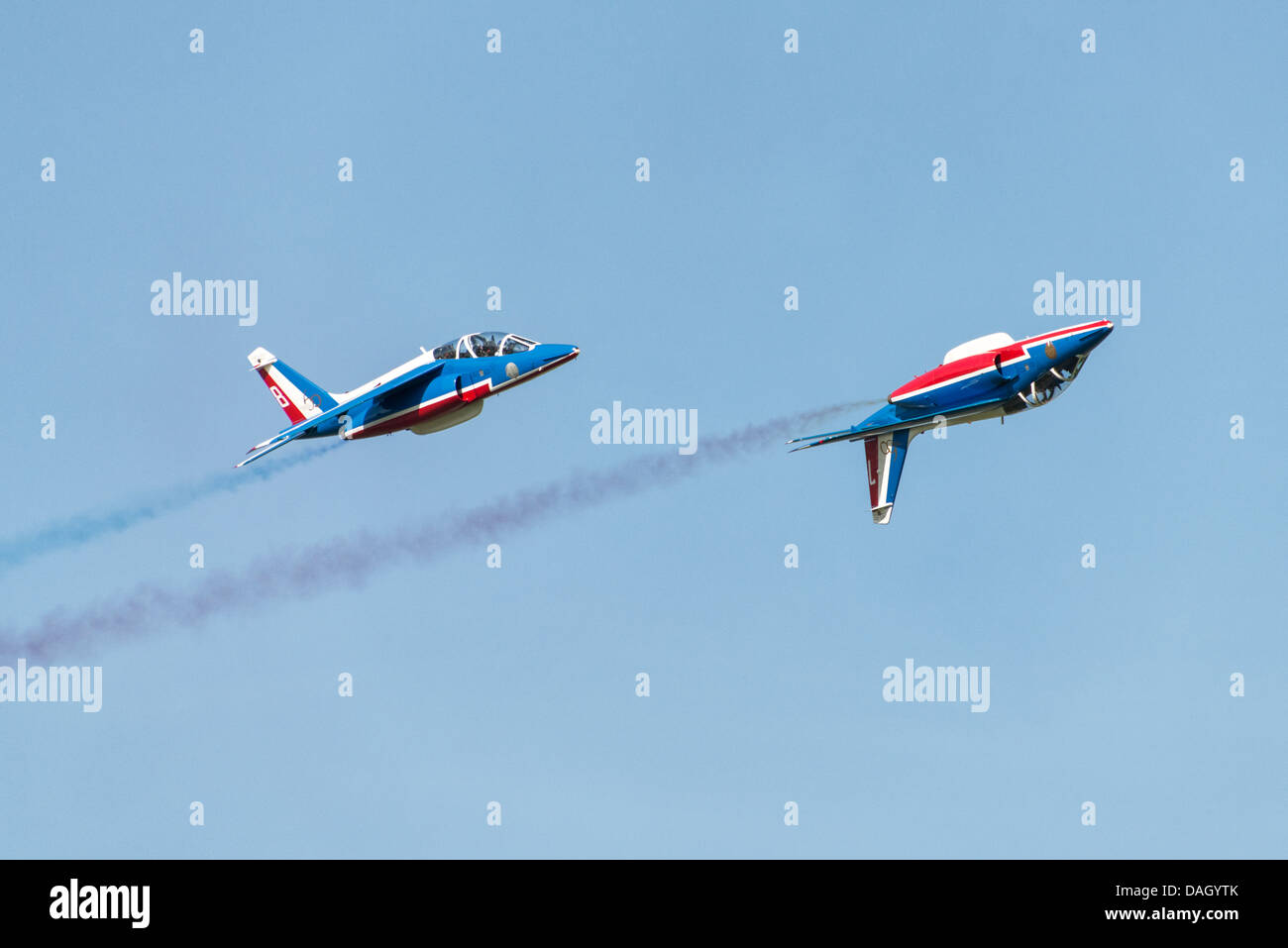 Das nationale Display-Team für die französische Luftwaffe, La Patrouille de France in ihrer Alpha Jet Es fliegen auf der Waddington Airshow Stockfoto