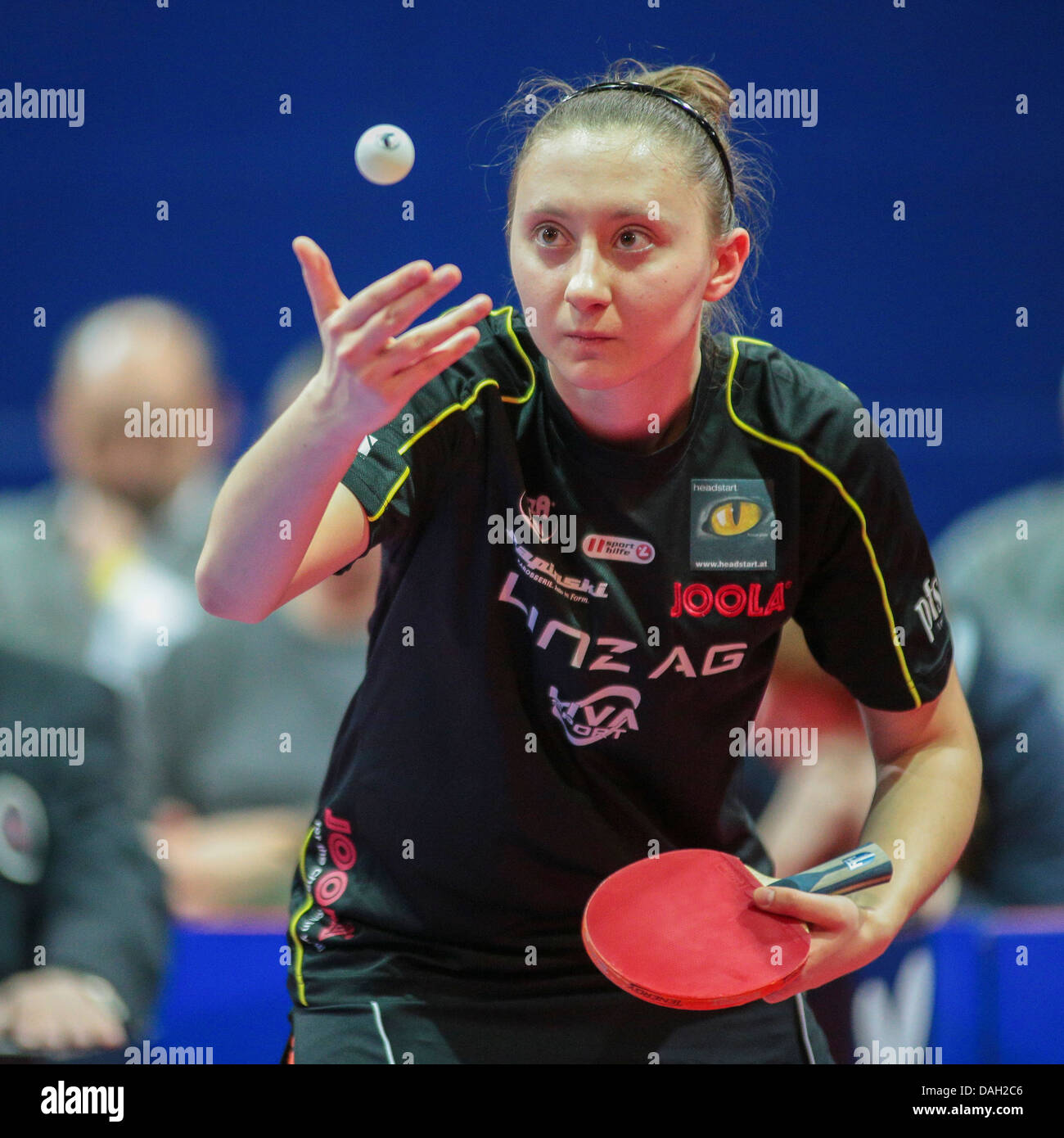 SCHWECHAT, Österreich - 8. Februar Sofia Polcanova (Linz AG Froschberg) gewinnt das fünfte Spiel in der ETTU-Halbfinale Stockfoto