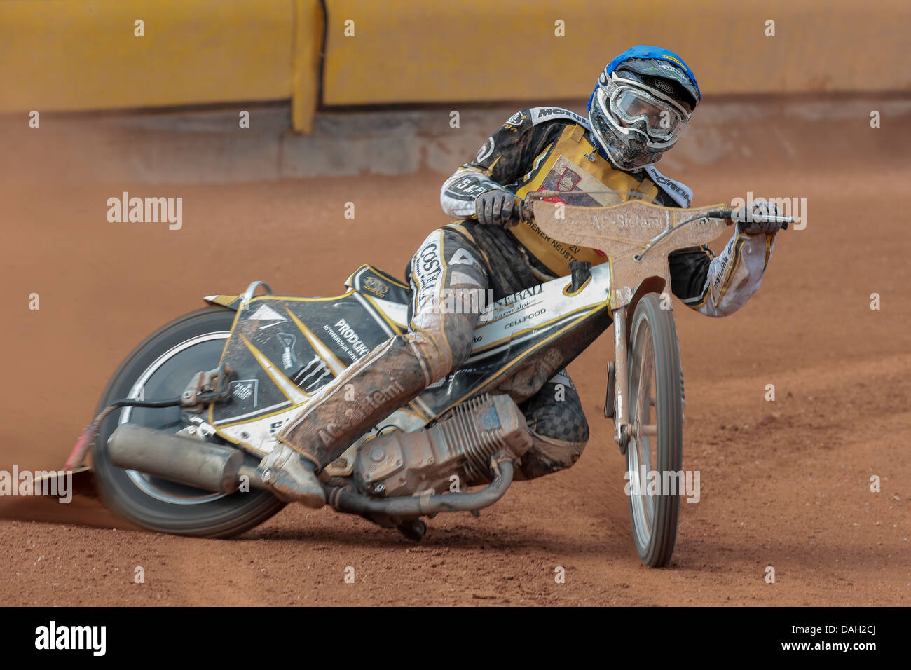 EGGENDORF, Österreich - 28.April Jernej Pecnik (#12 Slowenien) stellt 7. in der österreichischen Speedway-Meisterschaft Stockfoto
