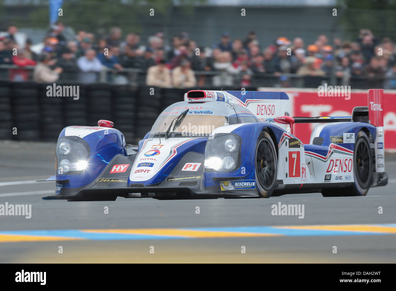 LE MANS, Frankreich - 23.Juni Toyota #7 konkurriert in den 24 Stunden von Le Mans 2013 Stockfoto