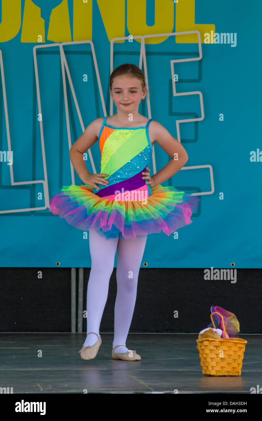 Solihull, Großbritannien. 13. Juli 2013. Kredit-tanzenden Darsteller auf der Bühne in Solihull UK während der Tanz Live Event findet am 13. / 14. Juli 2013: Steven Reh/Alamy Live News Stockfoto