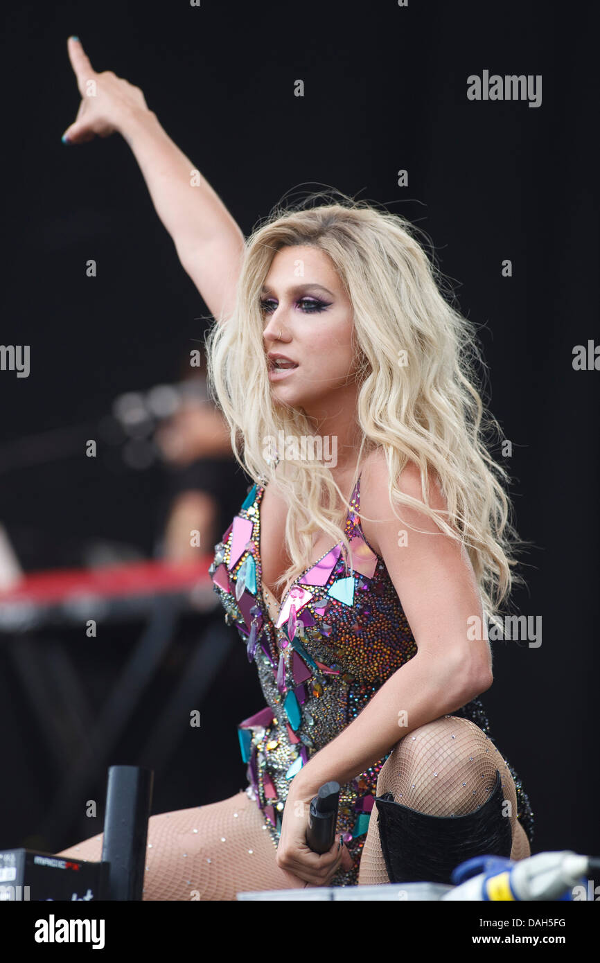 Balado, Kinross, Scotland, UK, Samstag, 13. Juli, 2013.KE$HA auf dem Radio eine Bühne des T im Park 2013, die dreitägige Musikfestival ist jetzt ist drin, 20-jähriges Jubiläum. Bildnachweis: zog Farrell/Alamy Live News Stockfoto