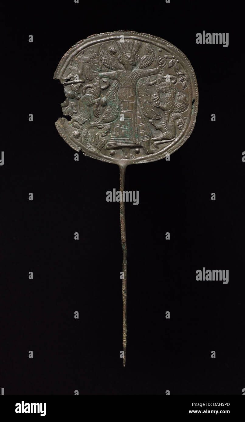 Dieser Stift mit Scheibenkopf, Teil der LACMA-Kollektion, ist ein Beispiel für antiken Schmuckschmuck und unterstreicht seine funktionale und dekorative Verwendung in historischen Gesellschaften. Stockfoto