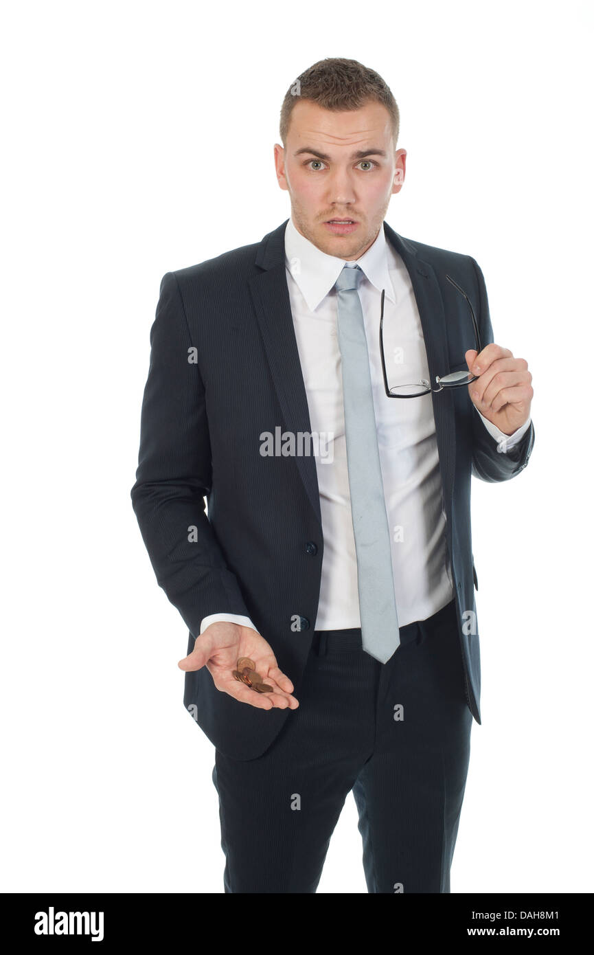 ein Geschäftsmann der mit dem Ausdruck ihrer Armut, hält er einige Münzen in seiner hand Stockfoto