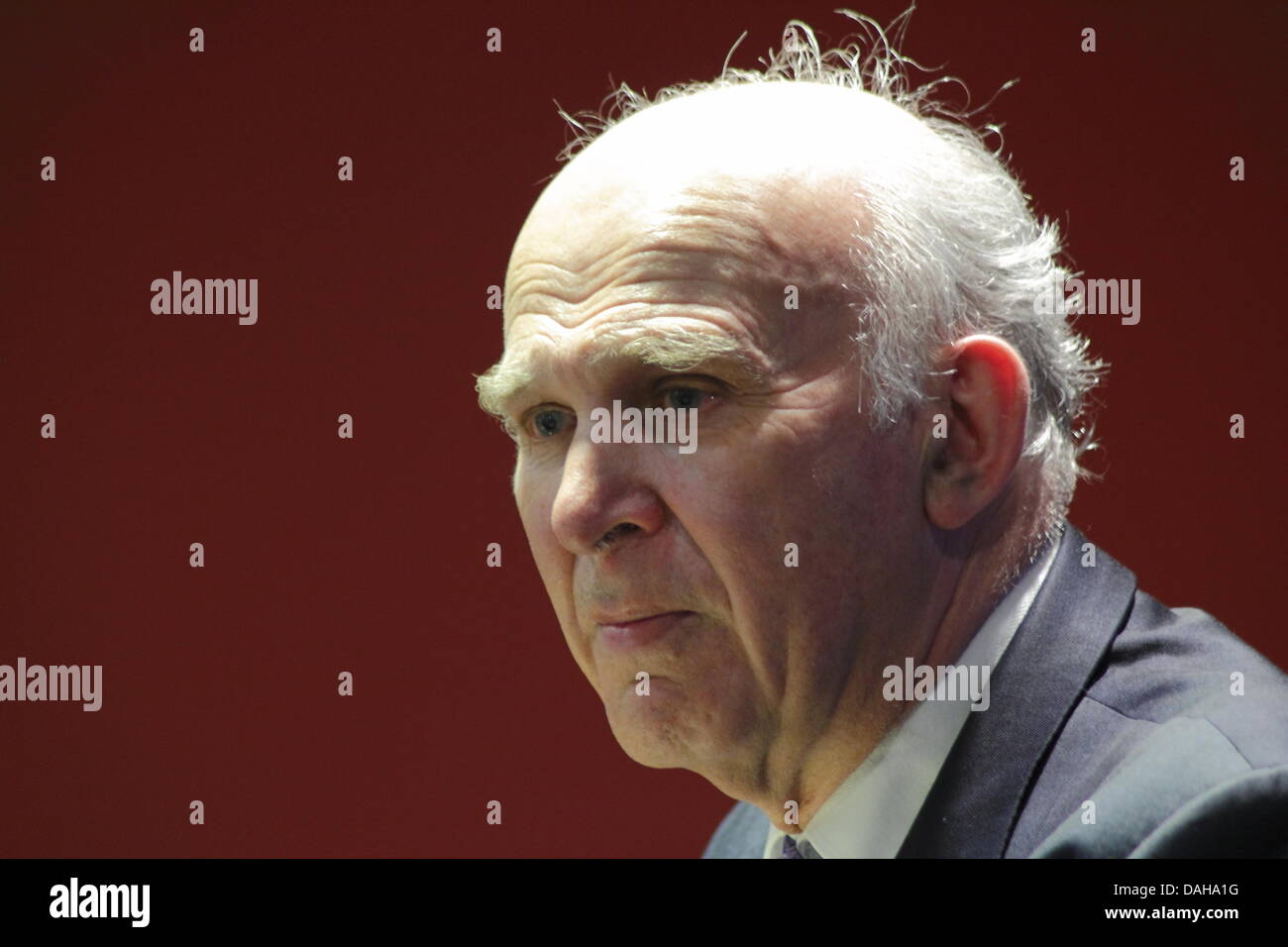 Vince Cable MP, Secretary Of State for Business, Kompetenz und Innovation befasst sich Wirtschaftsführer in Derbyshire, Großbritannien Stockfoto