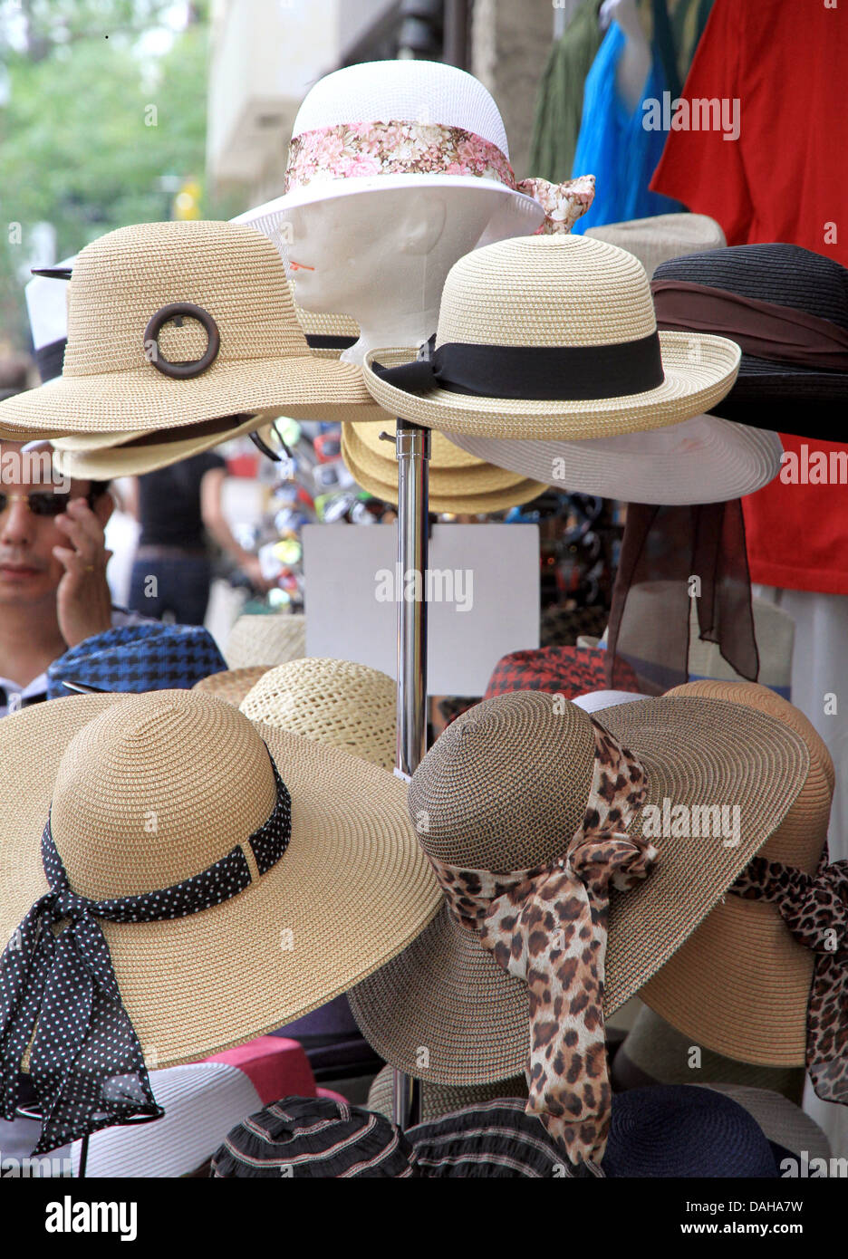 Hüte auf Verkauf in Toronto, Kanada Stockfoto