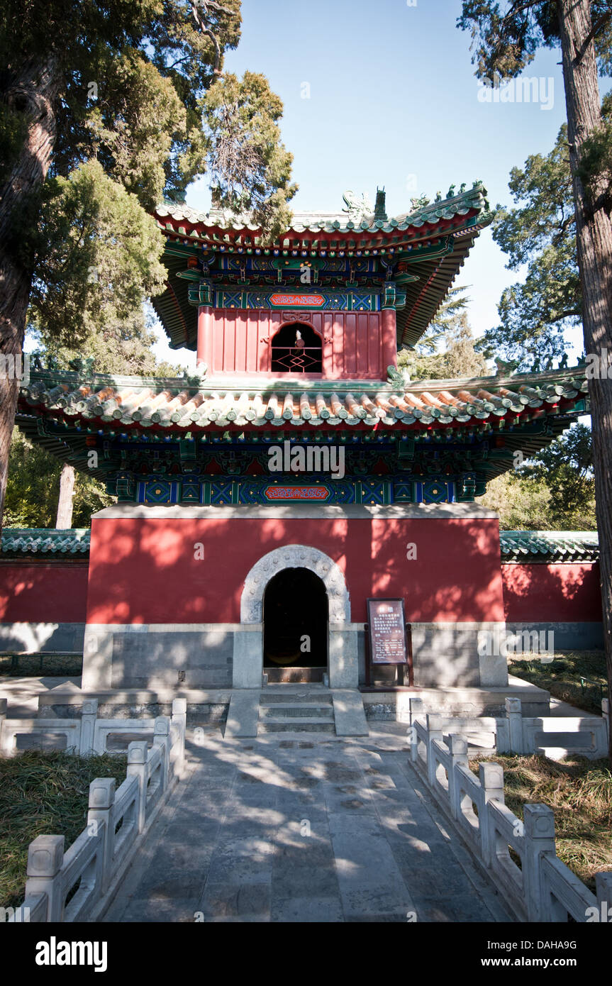 Glockenturm in Yong'An (Tempel des ewigen Friedens) im Beihai-Park, Beijing Stockfoto