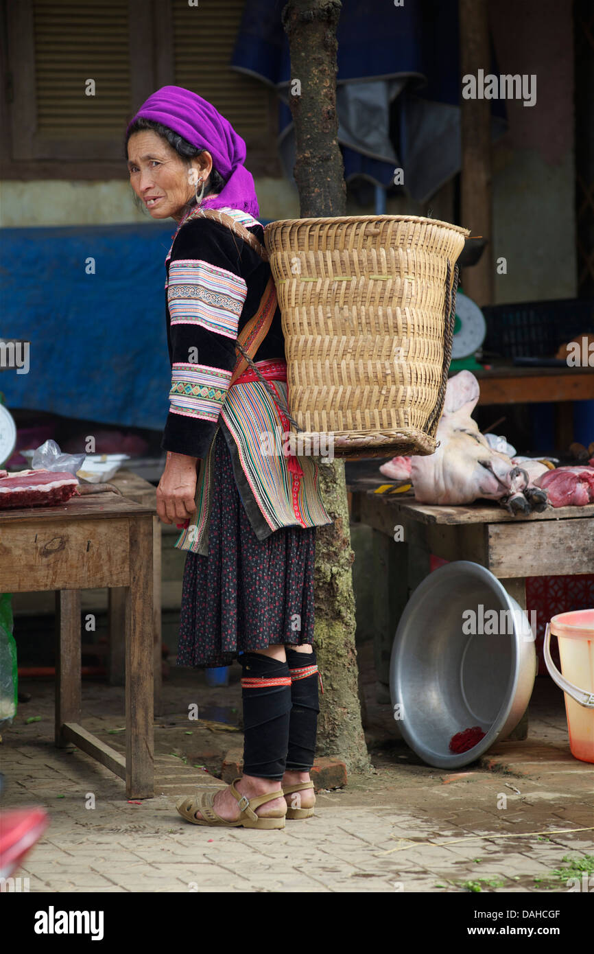 Flower Hmong Frau, Bac Ha, Vietnam Stockfoto