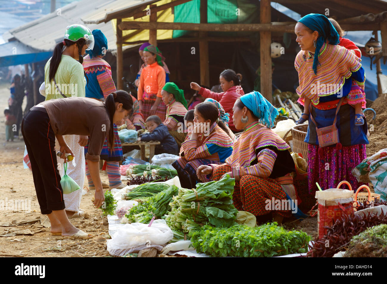 Pflanzliche Verkäufer können Cau Markt, in der Nähe von Bac Ha. Lao Cai Provinz, Nord-Vietnam Stockfoto