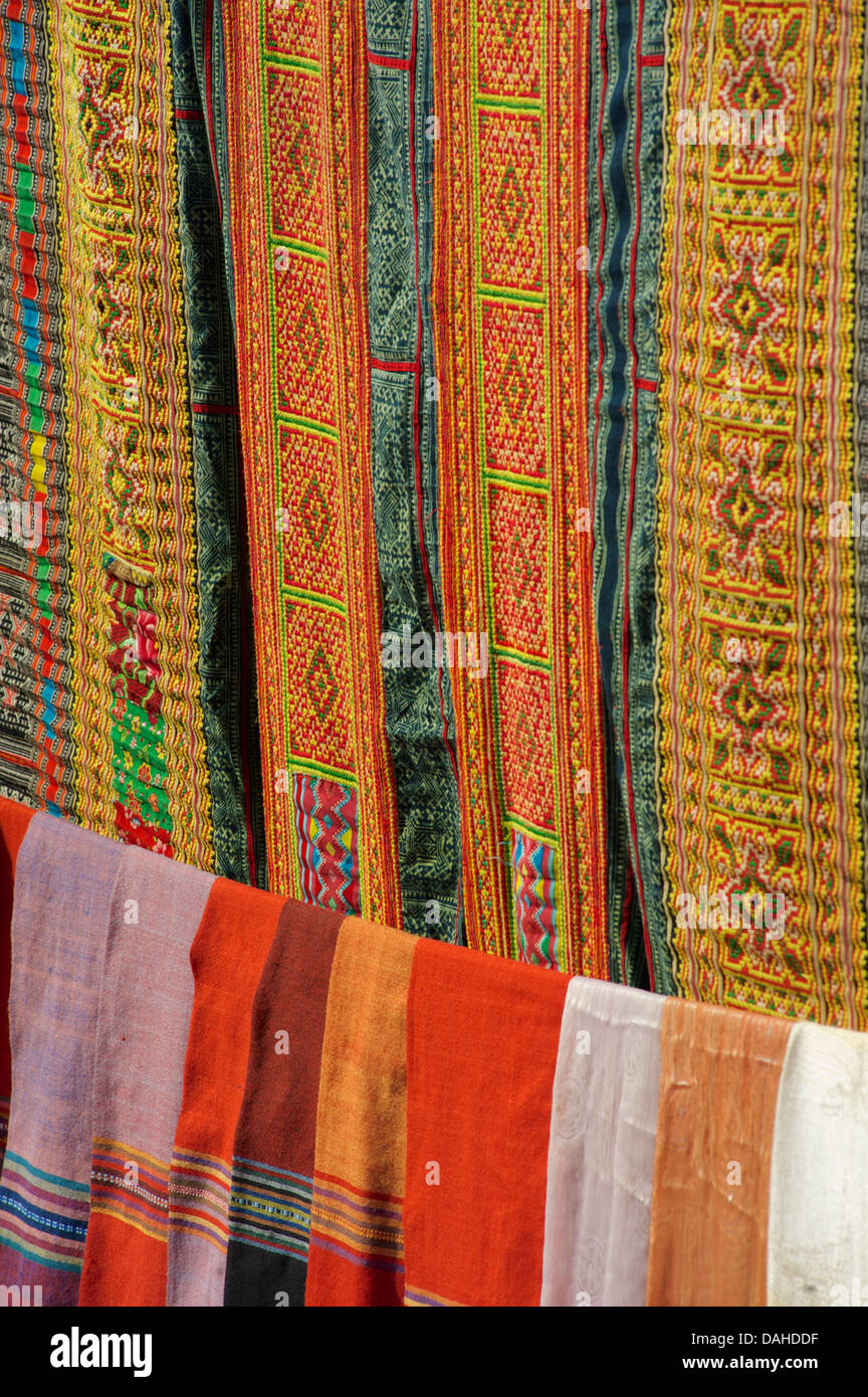 Ethnischen Souvenirs aus können Cau Hmong Markt, Vietnam Stockfoto