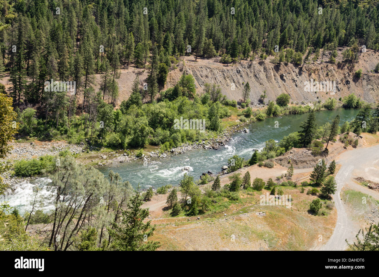 Kalifornien USA. Der Trinity River in Trinity National Forest in Nordkalifornien Stockfoto