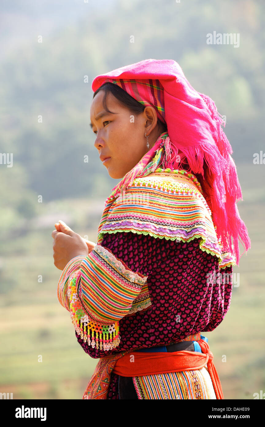 Hmong Frau an können Cau, in der Nähe von Bac Ha, Provinz Lao Cai, Vietnam Stockfoto